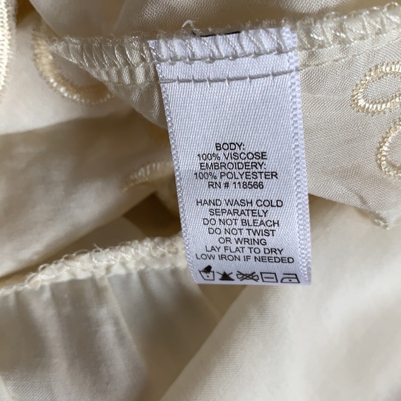 LABELLUM BY HILLARY SCOTT NWT Off White Peplum Short Sleeve Top Size Medium - Picture 6 of 6